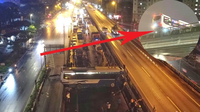 Xe khách lật vắt ngang đường Vành đai 3 Tài xế không nồng độ cồn, ma túy