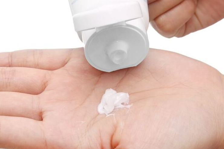 Đình chỉ, thu hồi mỹ phẩm Hada Labo Perfect White Cleanser và Vaseline Vitamin E