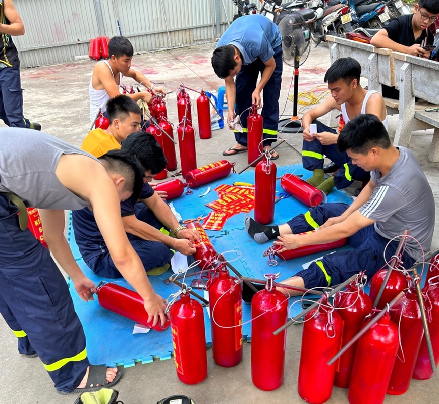 Tái chế bình cứu hoả thành kẻng báo cháy