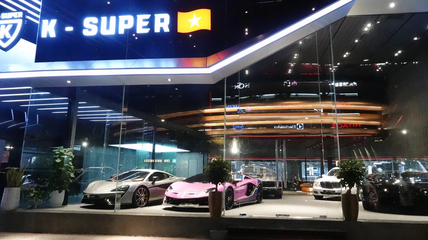 Showroom K-Super ra sao sau khi “trùm buôn siêu xe” Phan Công Khanh bị tạm giữ