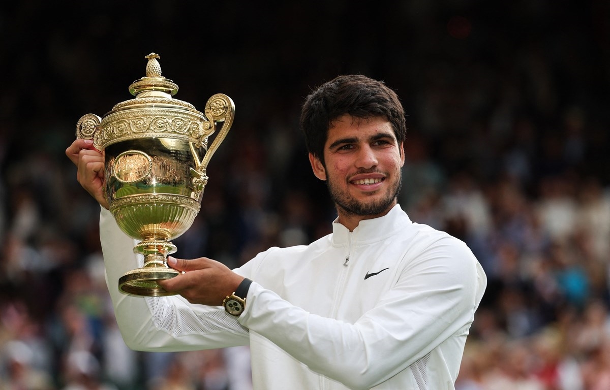 Carlos Alcaraz lần đầu vô địch Wimbledon