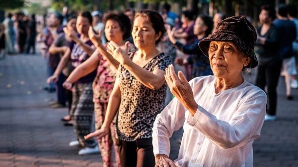 Cơn sóng lão hóa đang quét qua Việt Nam, khi nào nên bắt đầu quan tâm đến tuổi tác