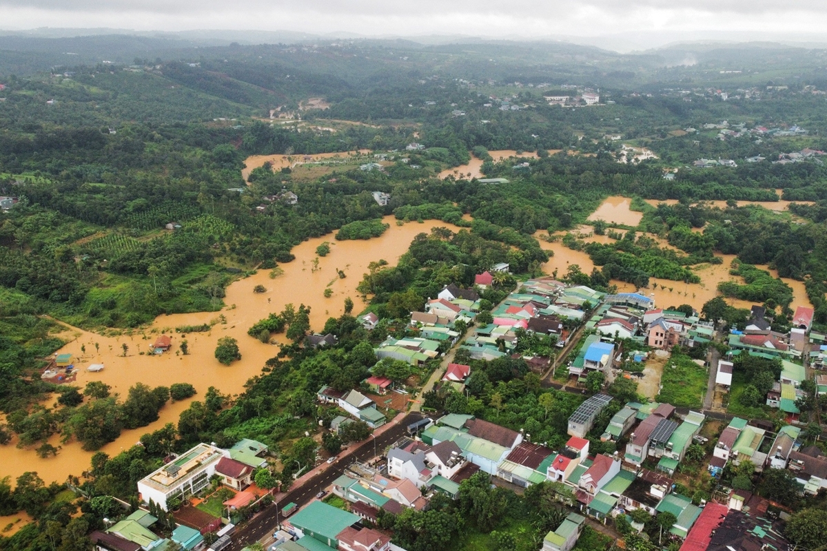 Mưa lớn kéo dài, Bình Thuận, Đắk Nông ngập nặng