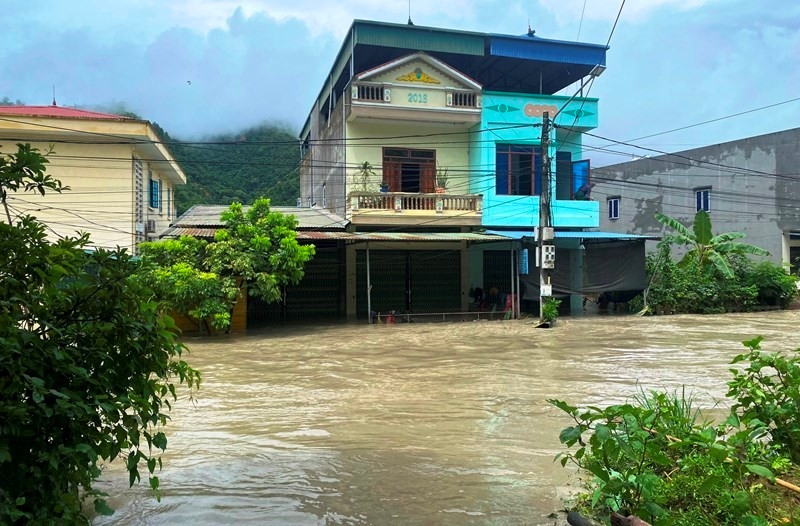 Khẩn trương khắc phục sự cố vỡ cống xả tràn hồ chứa thải Nhà máy tuyển đồng Tả Phời