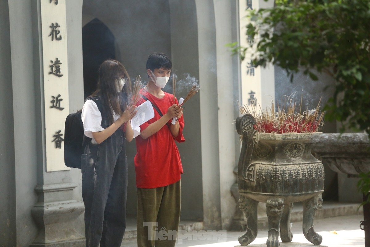 Nam thanh nữ tú rủ nhau đi chùa Hà cầu duyên ngày Thất Tịch