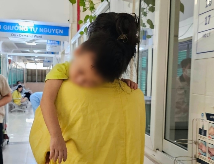 Bé trai nguy cơ mù sau hai lần bóc giả mạc Bệnh viện Mắt Hà Nội 2 lên tiếng