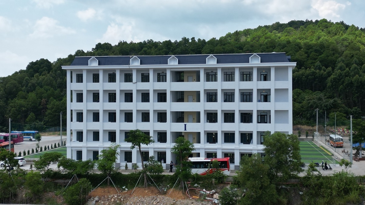 Quảng Ninh Cận cảnh công trình trường học không phép gây bất an cho hàng nghìn học sinh, giáo viên