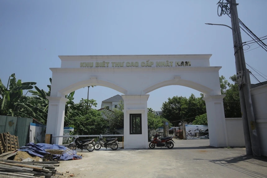 Cảnh hoang tàn trong khu biệt thự cực phẩm tại Sơn Tây của Công ty Nhật Nam
