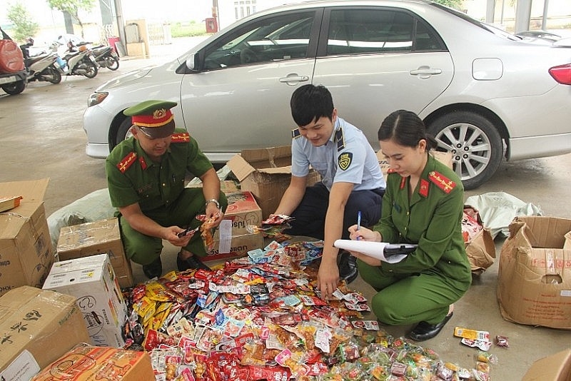 Thanh Hóa Thu giữ hàng nghìn sản phẩm thực phẩm không rõ nguồn gốc, quá hạn