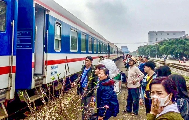 Người dân có thể mua vé tàu Tết Nguyên Đán 2024 từ ngày 20 10