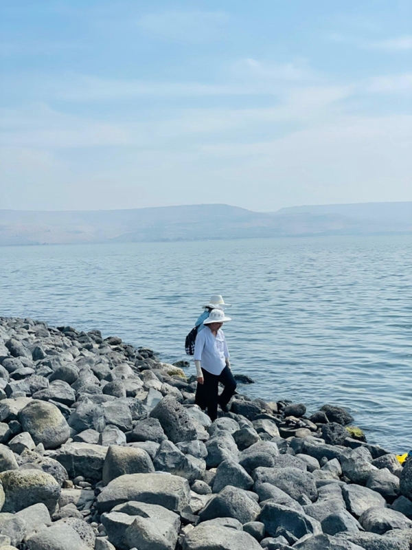 Du khách Việt vào phòng trú ẩn tránh rocket ở Israel