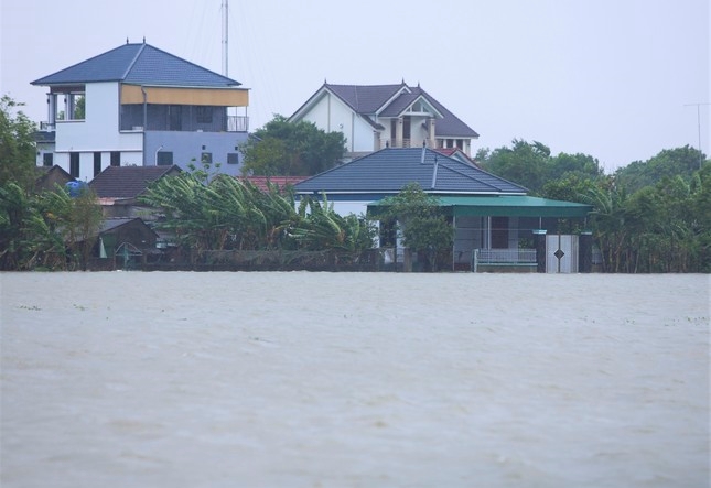 Hà Tĩnh Mưa lớn gây sạt lở núi Nầm, đường biến thành sông