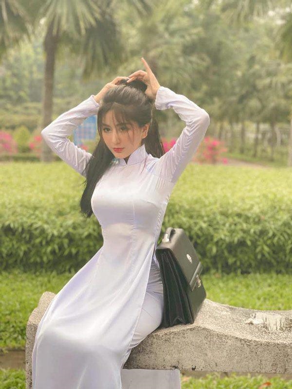 Hot Girl học đường sở hữu số đo như tranh vẽ