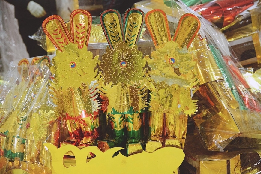 “Thủ phủ” vàng mã cúng ông Công, ông Táo ảm đạm, giá cả hạ nhiệt