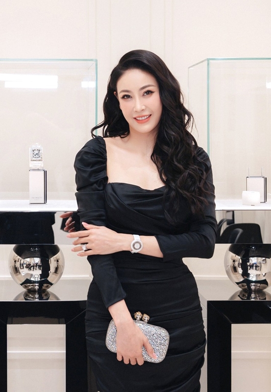 Hoa hậu đẹp nhất Việt Nam , U50 sống giàu sang trong biệt thự 400 tỷ đồng