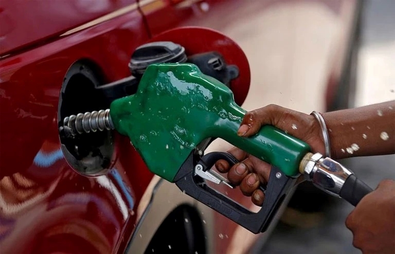 Vàng dự báo sụt giảm; Giá xăng, dầu tiếp đà đi lên sau tuần tăng mạnh