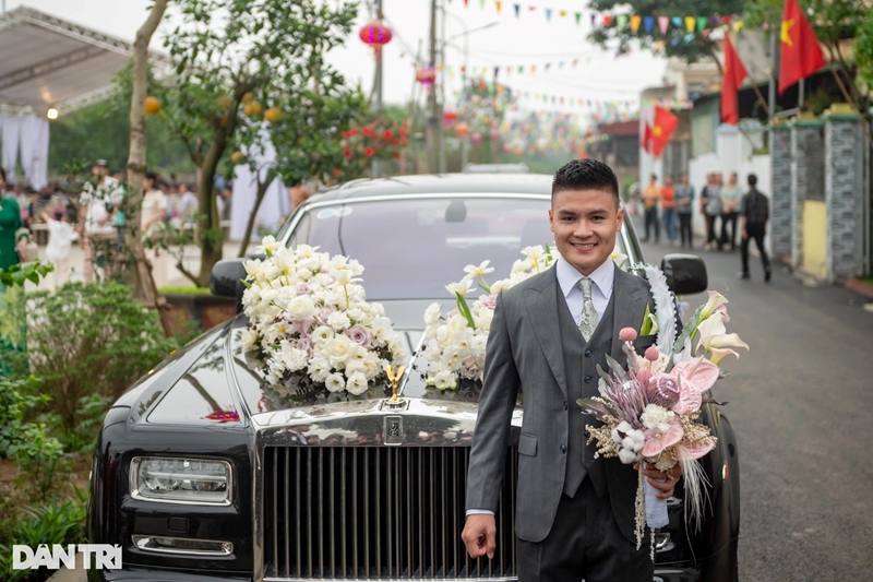 Đám cưới Quang Hải Dựng rạp 2 000m2 đón 1 200 khách, rước dâu bằng xe sang