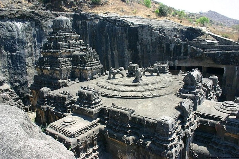 Cận cảnh ngôi đền cổ 1 200 năm tuổi được chạm khắc từ một khối đá khổng lồ