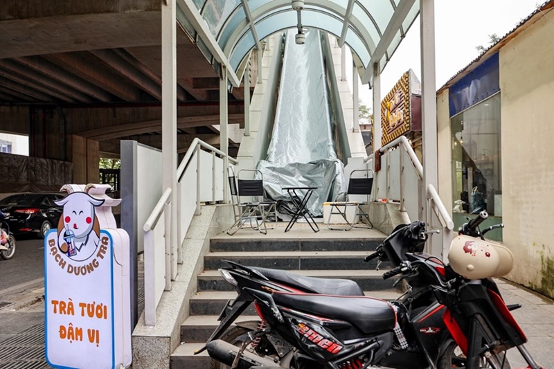 Cảnh nhếch nhác xung quanh nhà ga đường sắt Nhổn – ga Hà Nội