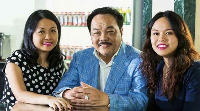 Hình ảnh ông Trần Quí Thanh và hai con gái tại phiên toà