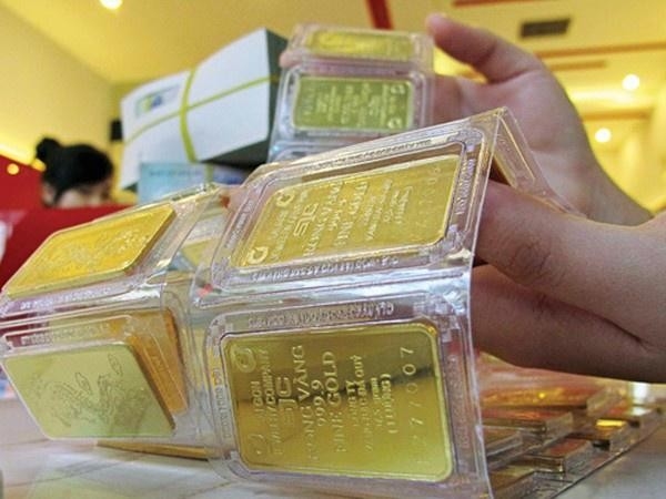 Giá vàng thế giới tiếp tục giảm, vàng SJC trong nước quay đầu tăng mạnh