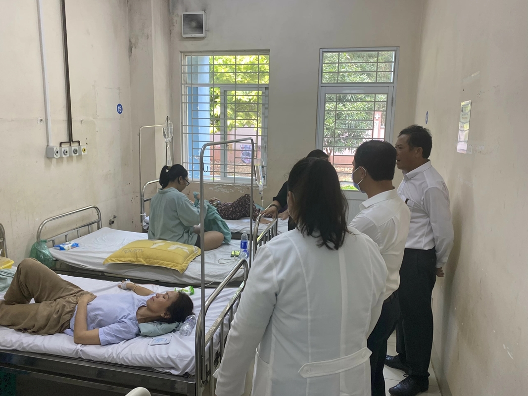 Vụ ngộ độc do ăn bánh mì tại Long Khánh Số người nhập viện tăng lên gần 330, mở thêm một đơn vị cấp cứu