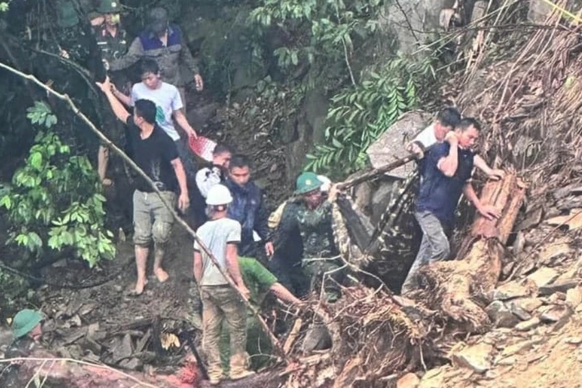 Vụ sạt lở đất ở Hà Tĩnh Lãnh đạo tỉnh trực tiếp chỉ đạo cứu hộ, cứu nạn