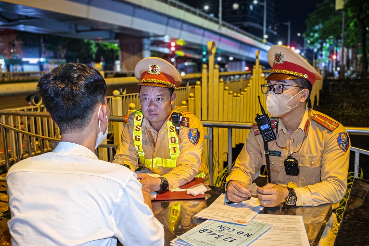 Tình huống giấy phép lái xe bản cứng hết giá trị, hàng triệu tài xế chưa biết