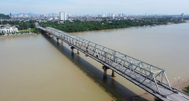 Thợ lặn xuống đáy sông khám cầu Bến Thủy, Linh Cảm sau vụ sập cầu Phong Châu