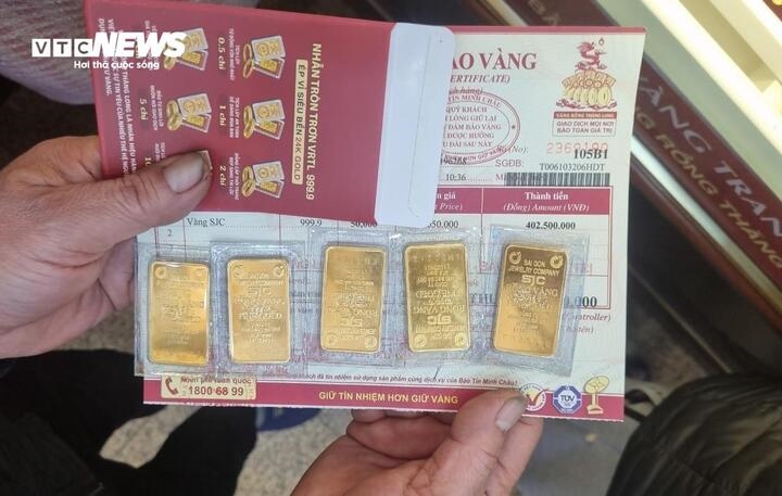 Vừa mở phiên, giá vàng miếng SJC đã tăng 2,5 triệu đồng lượng, đắt nhất lịch sử
