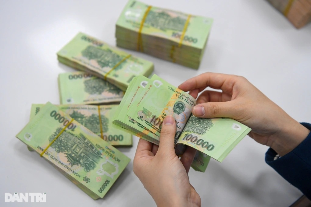 Sun Life Việt Nam bị phạt tiền, đình chỉ ký hợp đồng mới trong 2,5 tháng