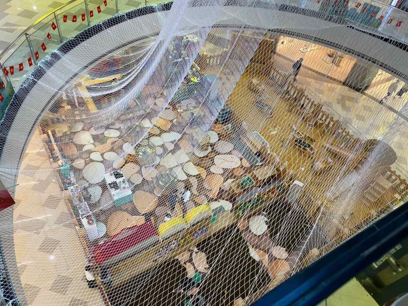 Vạn Hạnh Mall bất đắc dĩ giăng lưới, nâng kính sau các vụ tự tử