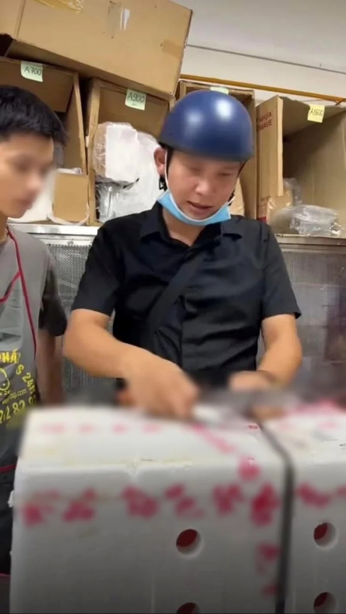 Thế Lòng Se Điếu lên tiếng về số lòng đựng trong thùng xốp có ghi chữ lạ