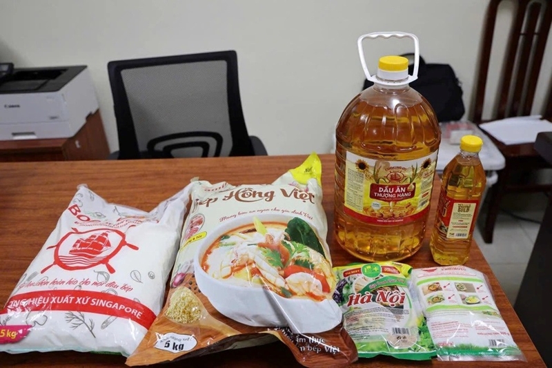 Trộn phụ gia nhập lậu rẻ tiền để làm hạt nêm, bột canh, mì chính giả