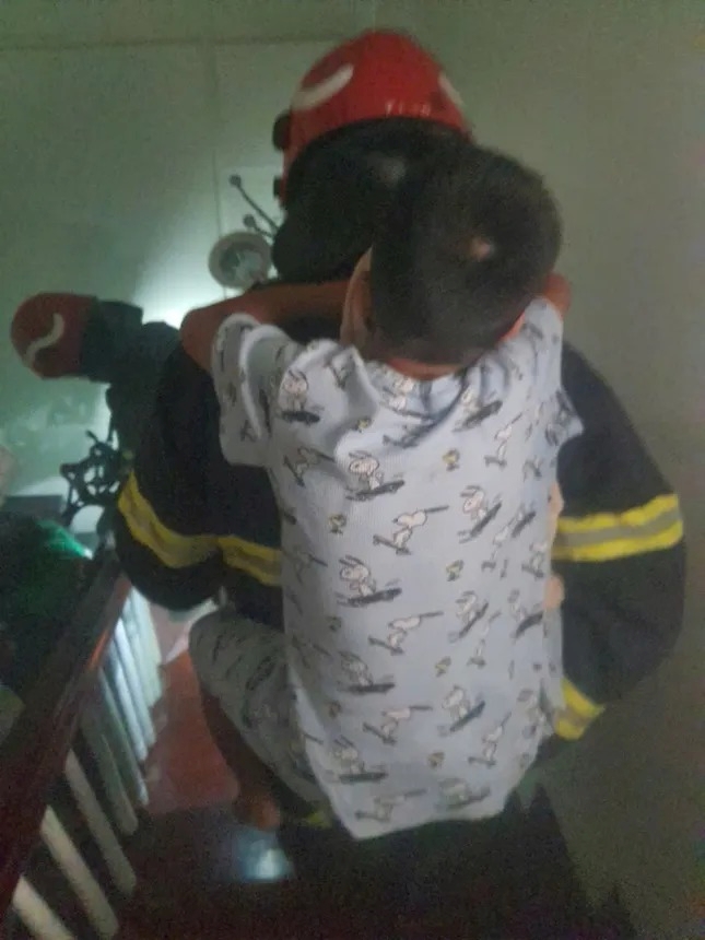 Hà Nội 7 người thoát nạn trong vụ cháy lúc nửa đêm