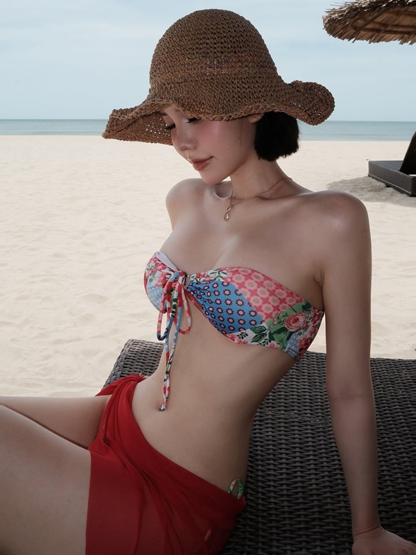 Hot girl Hà thành chiêu đãi fan loạt ảnh bốc lửa chào hè