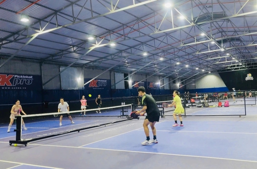 Tranh cãi lương dưới 10 triệu đồng tháng đừng chơi pickleball