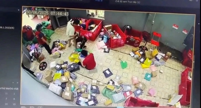 Xôn xao clip nam shipper bị đánh đến nhập viện vì đơn hàng 900 ngàn đồng