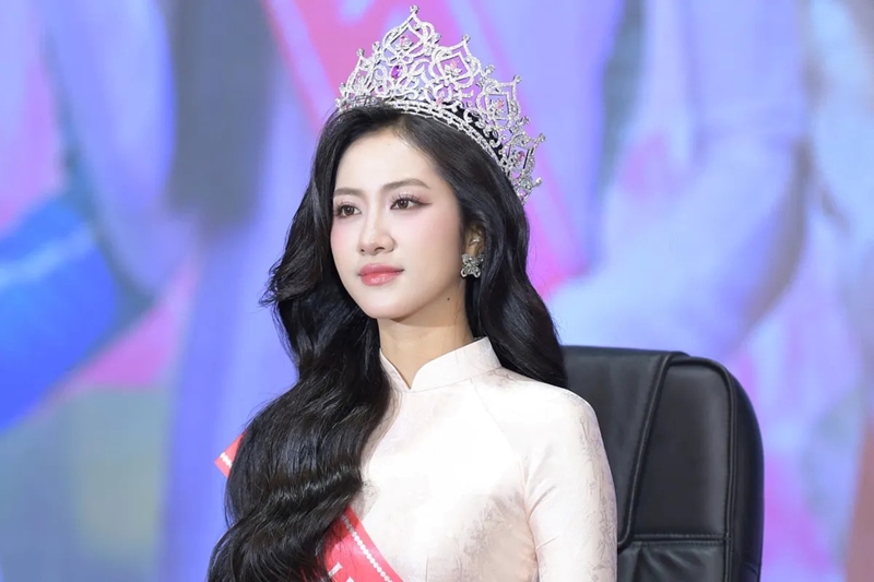 Hoa hậu Hà Trúc Linh gây sốt vì đẹp nguyên bản