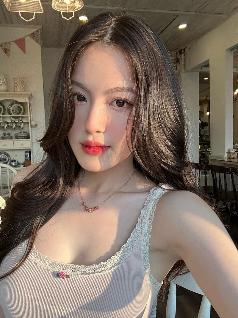 Hot girl Babyboo liên tục tung ảnh thả dáng cực slay