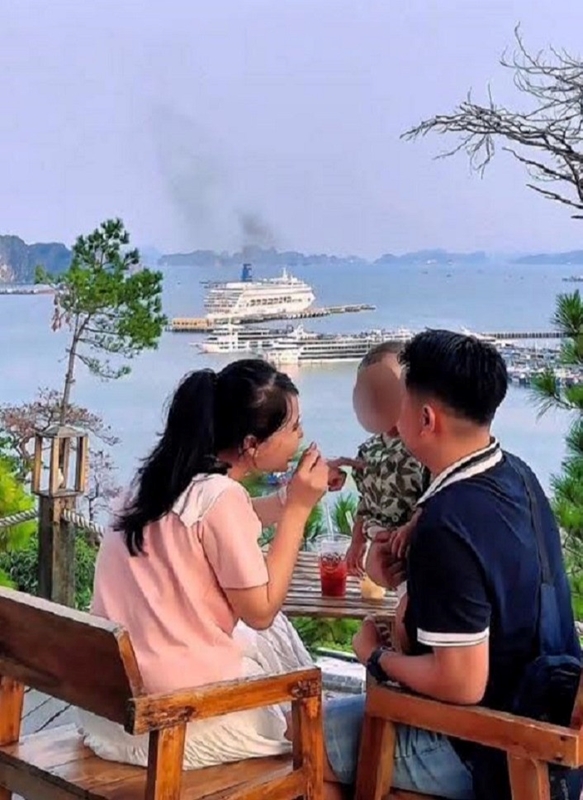 Ngủ quên, gia đình trẻ thoát chết trong vụ lật tàu trên vịnh Hạ Long