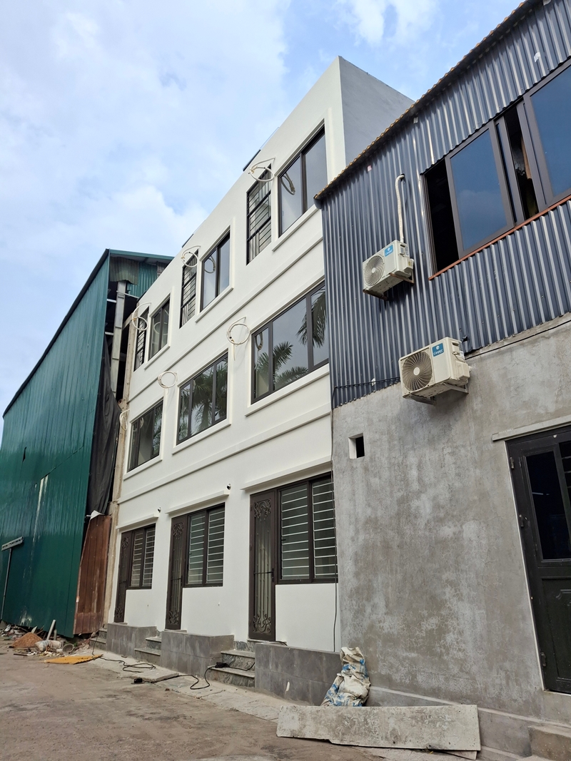 Hàng loạt công trình xây dựng “mọc” trên đất phi nông nghiệp, ngoài đê sông Đuống ở phường Việt Hưng