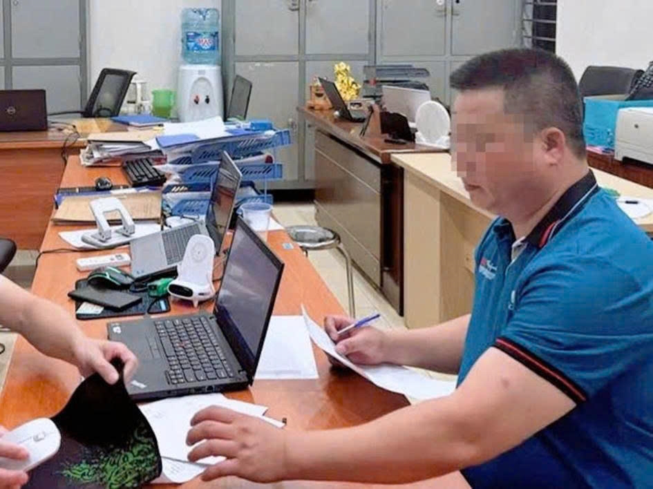 Người đàn ông lên cabin rút chìa khóa xe khách trên Vành đai 3 khai gì