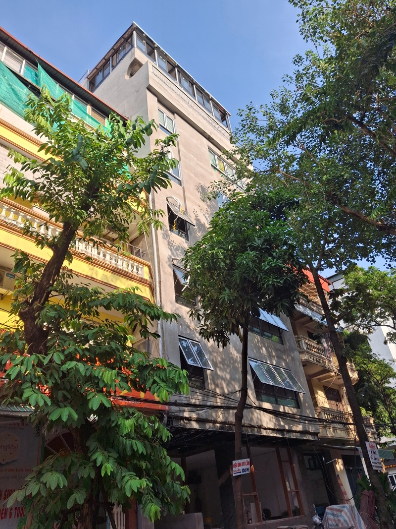 Những ngôi nhà đang thi công, chiều cao “vượt trội” ở khu vực chợ Nghĩa Tân, cần đảm bảo quy hoạch