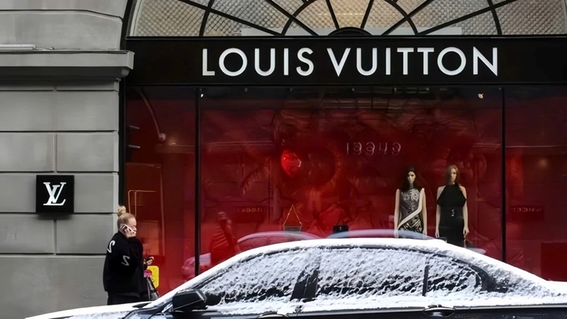 Paris chấn động loạt vụ trộm túi xách xa xỉ hàng triệu euro