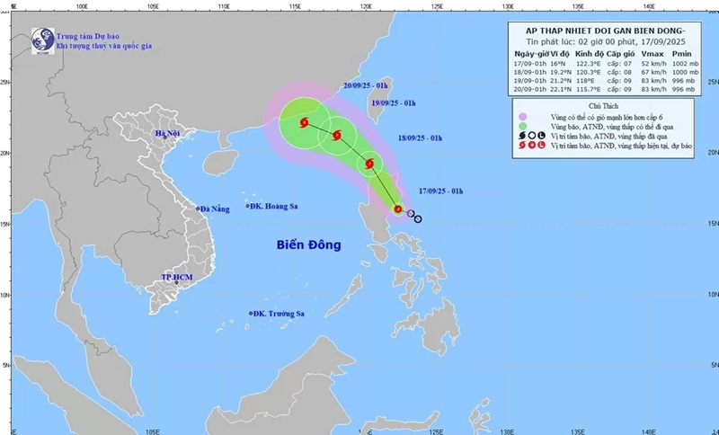Áp thấp nhiệt đới gần Biển Đông có khả năng mạnh thành bão, cường độ gió giật cấp 11, sóng cao 2,5-4,5m