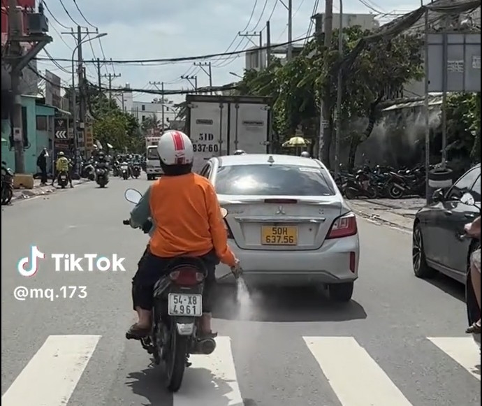 Công an xác định nhân thân người rải bột lạ trên đường ở TPHCM