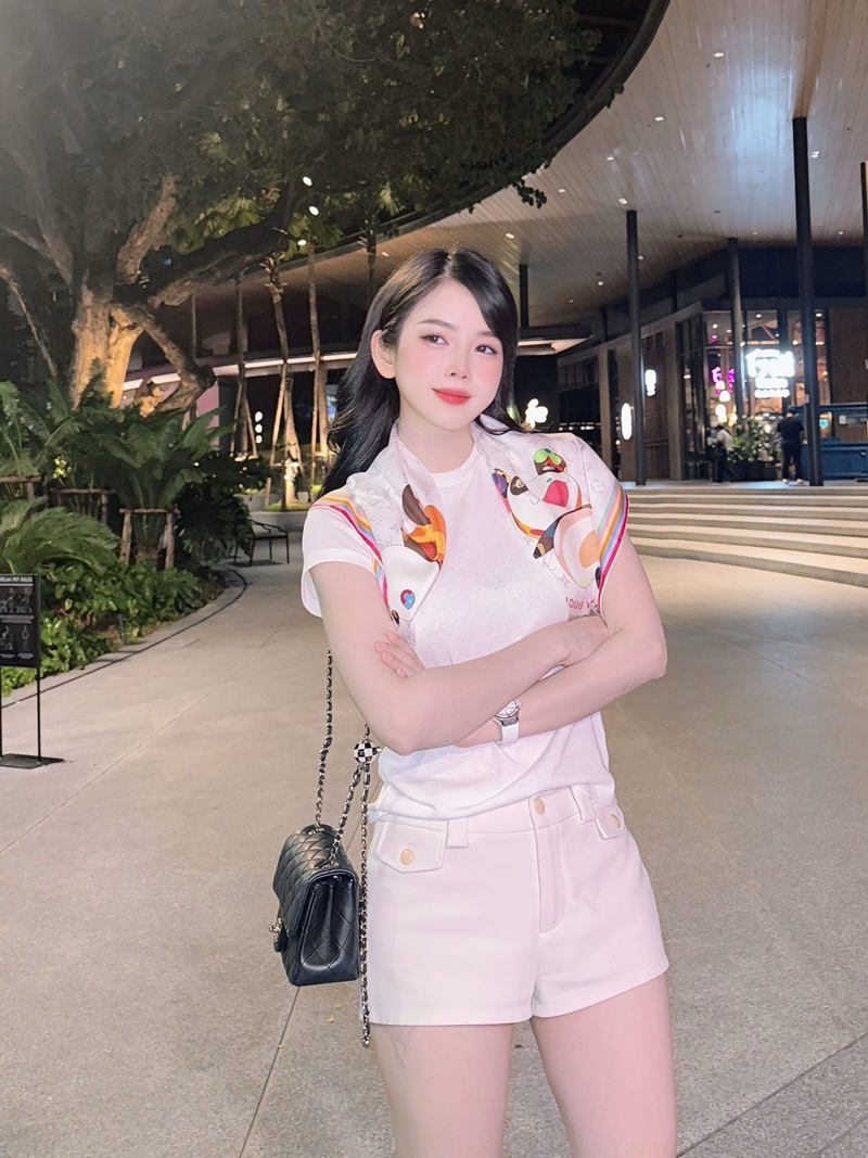 DJ Mie đúng đẹp chuẩn búp bê, 30 tuổi ngỡ đôi mươi