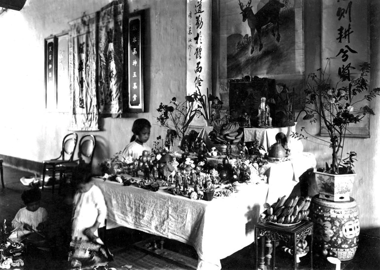 Cỗ trông trăng của những cô gái trong gia đình thượng lưu Hà Nội xưa