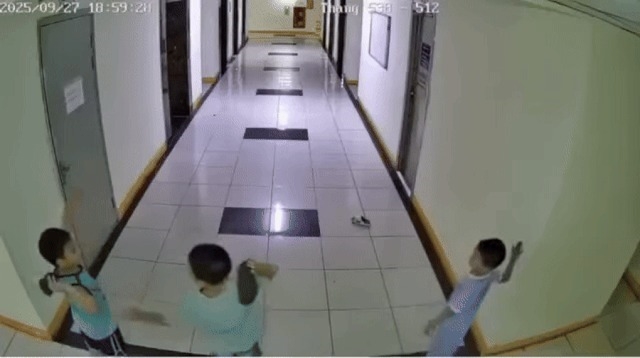 Vụ trẻ ném dép trúng van nước chữa cháy Tiết lộ về số tiền gia đình phải đền bù